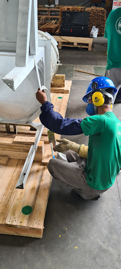 caixa de madeira para transporte de equipamento pesado